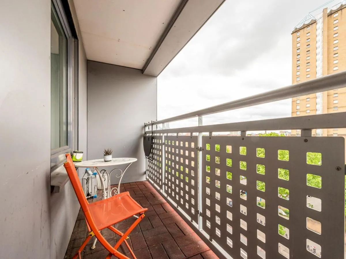 Pass The Keys Cozy Apartment With Private Balcony In Whitechapel London