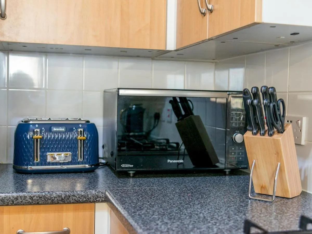 Pass The Keys Cozy Apartment With Private Balcony In Whitechapel London