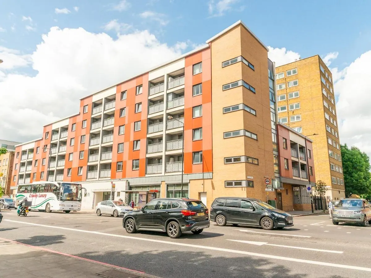 Pass The Keys Cozy Apartment With Private Balcony In Whitechapel London