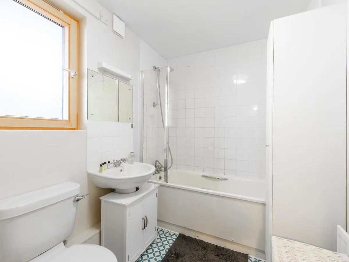 Pass The Keys Cozy Apartment With Private Balcony In Whitechapel London 0*,